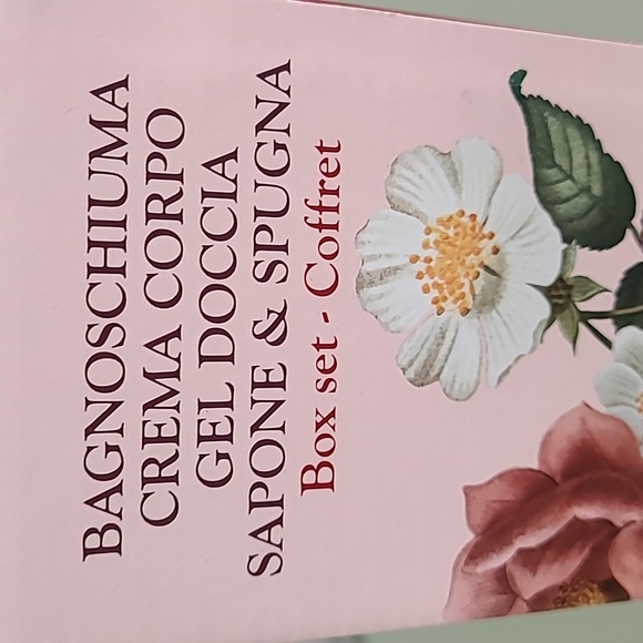 Made in Italy Rose Bouquet Shea butter & Natural Extract Box Set Brand New - Picture 7 of 10